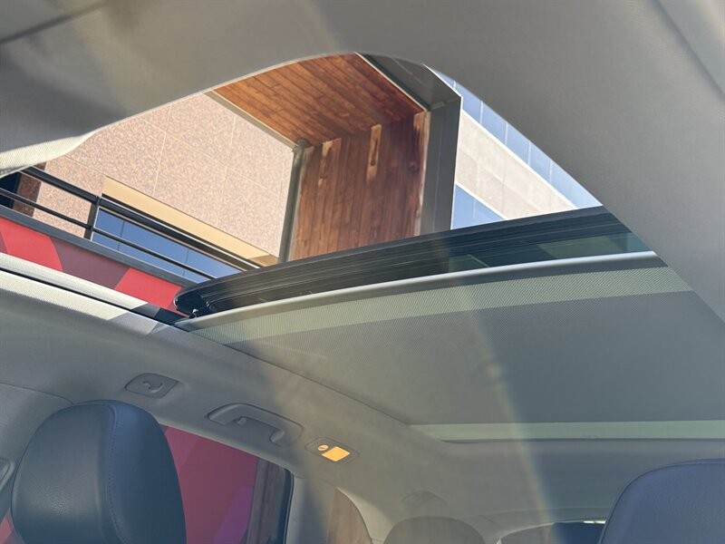 Audi Q5 Vehicle Full-screen Gallery Image 13