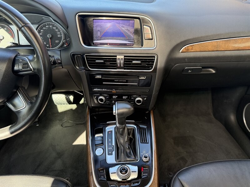 Audi Q5 Vehicle Full-screen Gallery Image 16