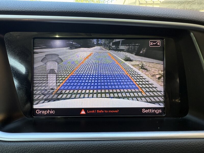 Audi Q5 Vehicle Full-screen Gallery Image 17