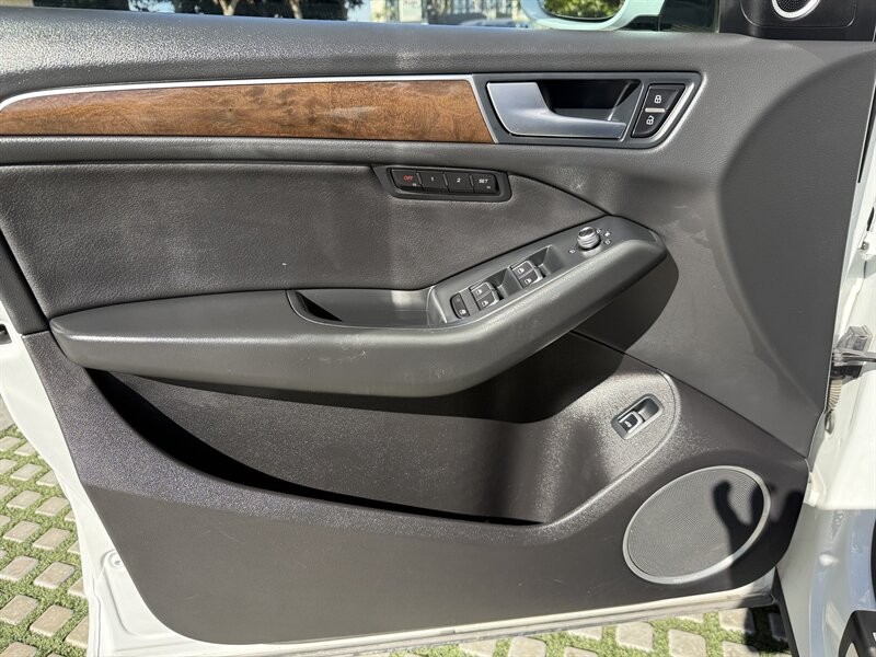 Audi Q5 Vehicle Full-screen Gallery Image 19