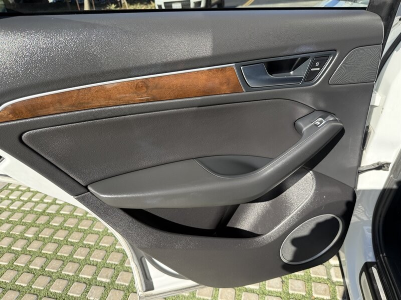 Audi Q5 Vehicle Full-screen Gallery Image 20