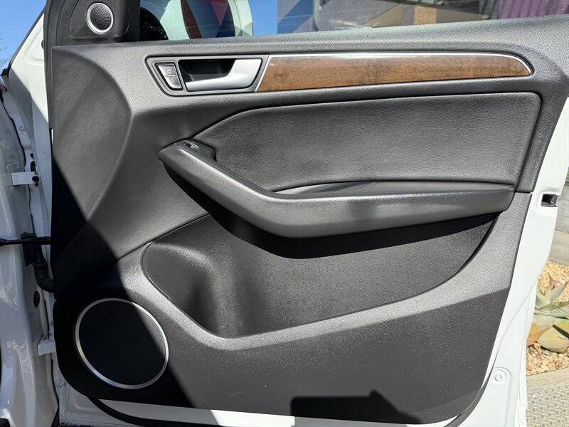 Audi Q5 Vehicle Full-screen Gallery Image 22