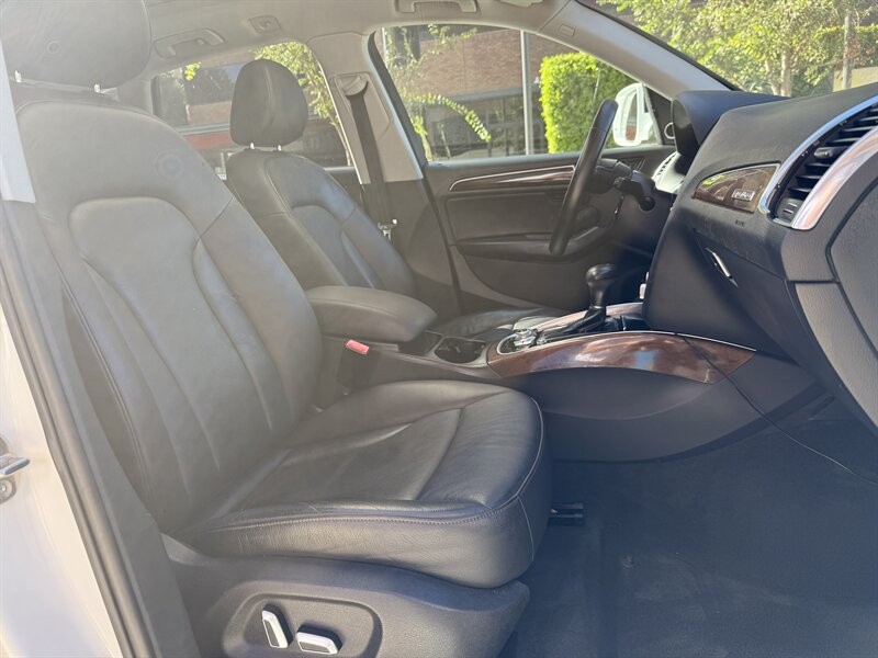 Audi Q5 Vehicle Full-screen Gallery Image 24