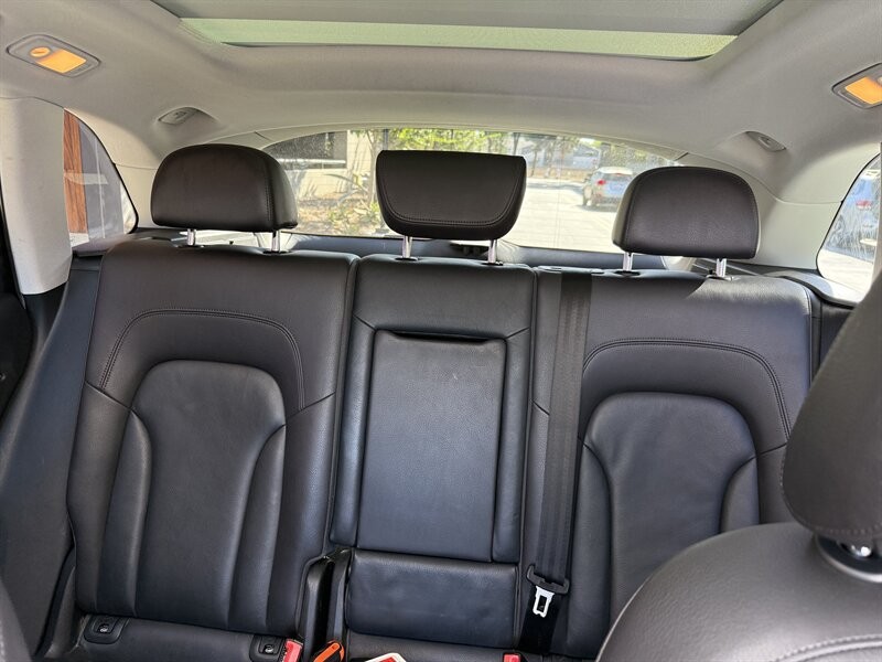 Audi Q5 Vehicle Full-screen Gallery Image 25