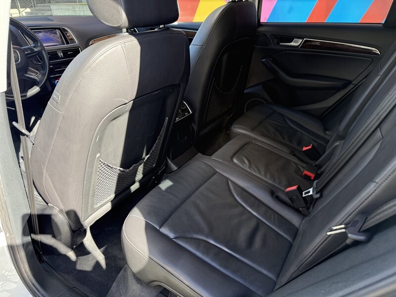 Audi Q5 Vehicle Full-screen Gallery Image 26