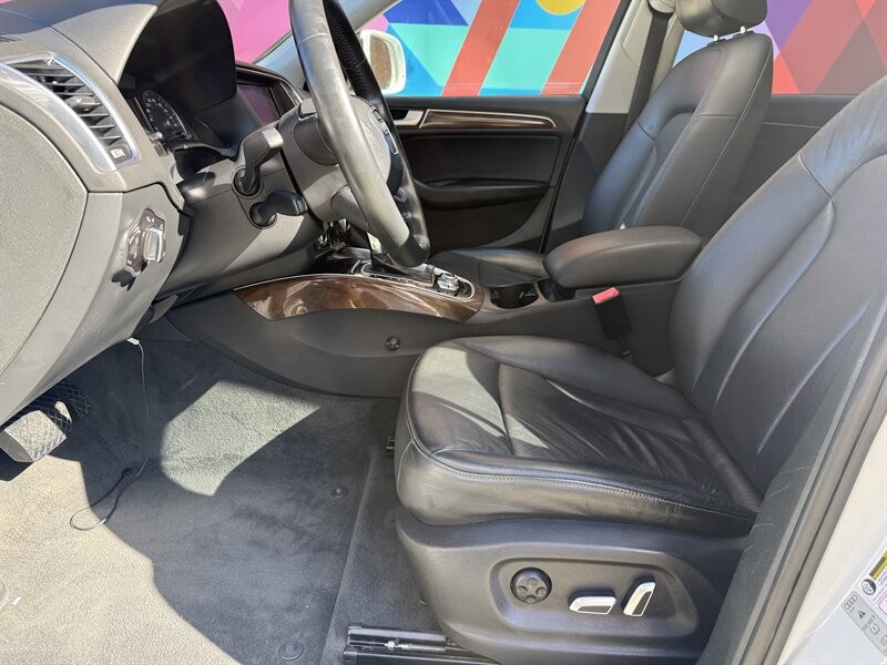 Audi Q5 Vehicle Full-screen Gallery Image 27