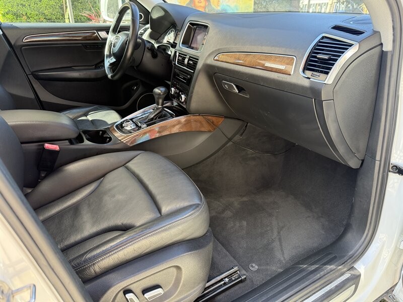 Audi Q5 Vehicle Full-screen Gallery Image 28