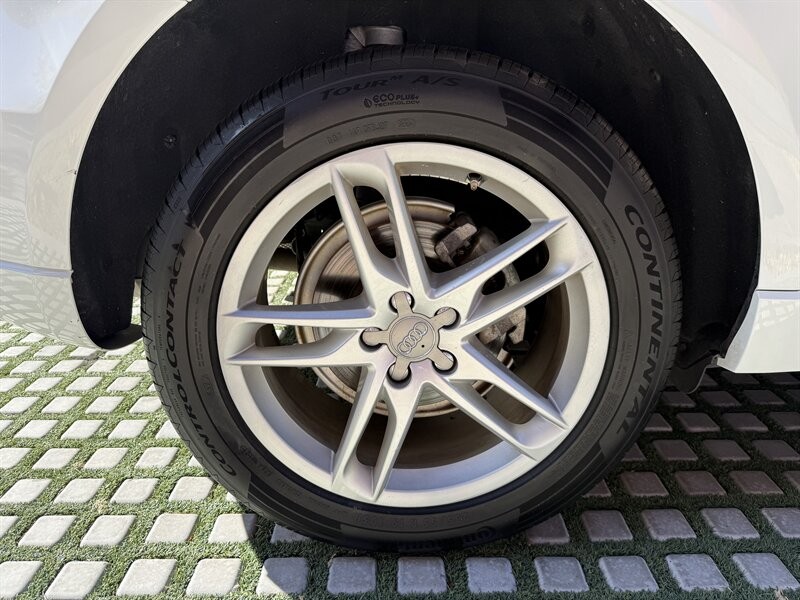 Audi Q5 Vehicle Full-screen Gallery Image 33