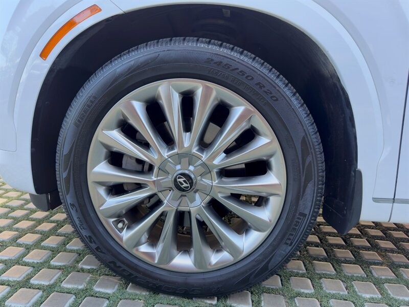 Hyundai Palisade Vehicle Full-screen Gallery Image 18