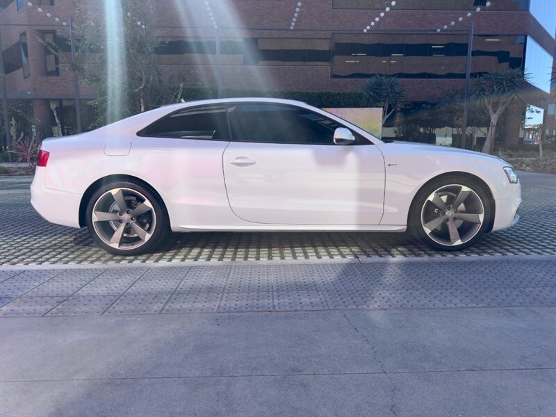 Audi A5 Vehicle Full-screen Gallery Image 04