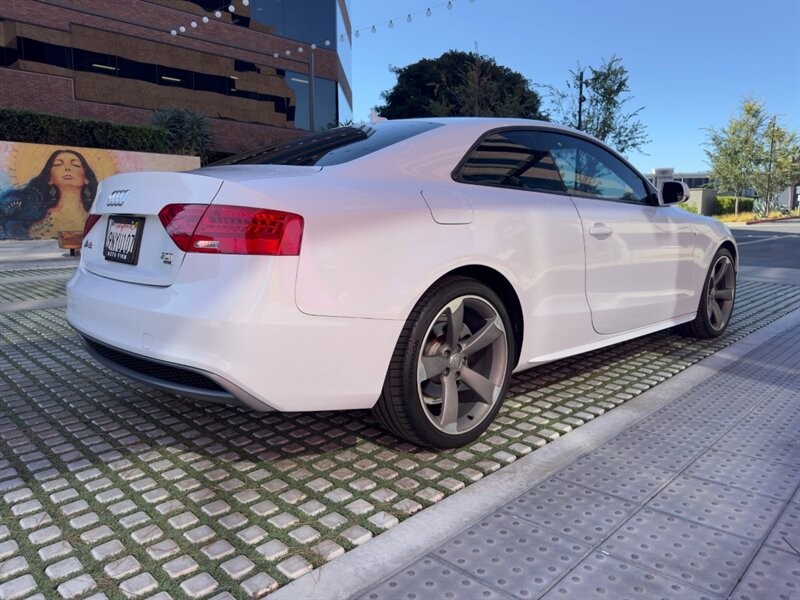 Audi A5 Vehicle Full-screen Gallery Image 05