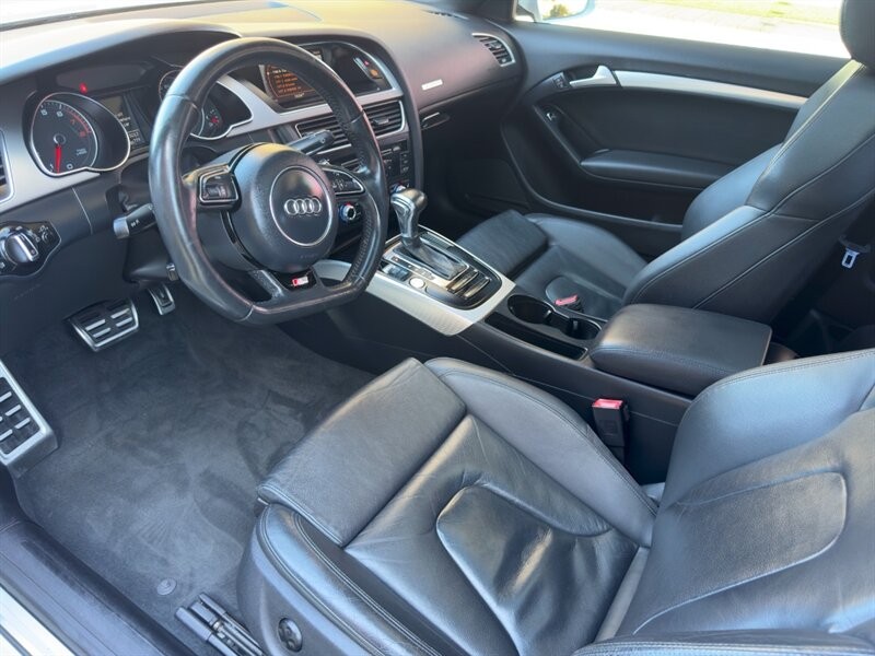 Audi A5 Vehicle Full-screen Gallery Image 09