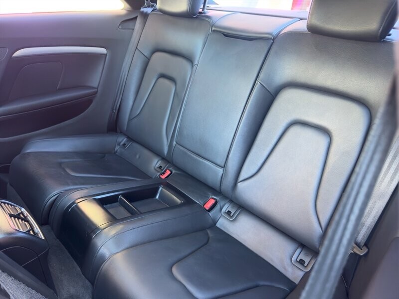 Audi A5 Vehicle Full-screen Gallery Image 10