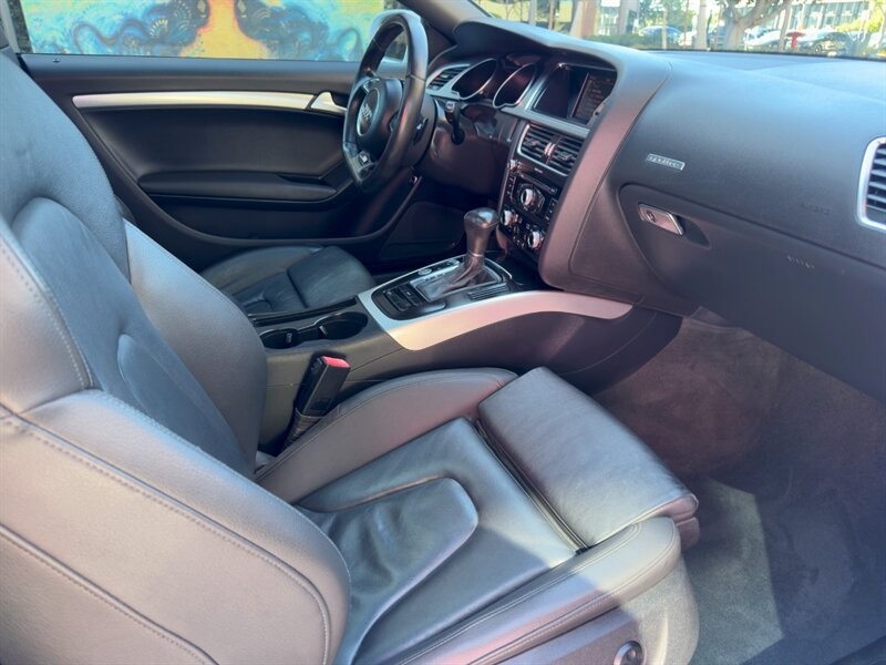 Audi A5 Vehicle Full-screen Gallery Image 12