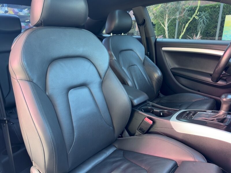 Audi A5 Vehicle Full-screen Gallery Image 13