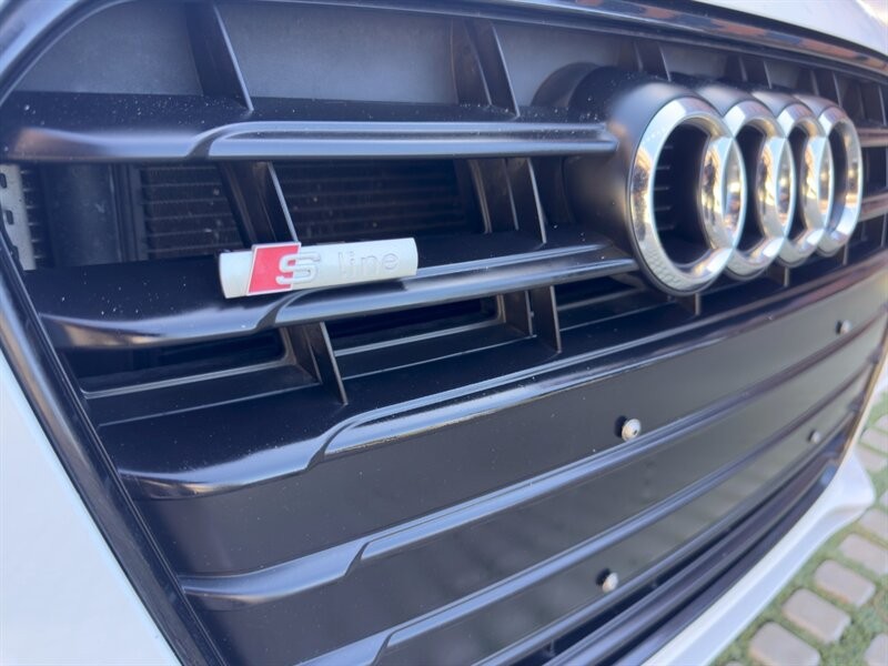 Audi A5 Vehicle Full-screen Gallery Image 17