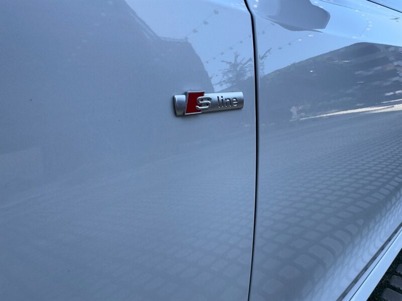 Audi A5 Vehicle Full-screen Gallery Image 18