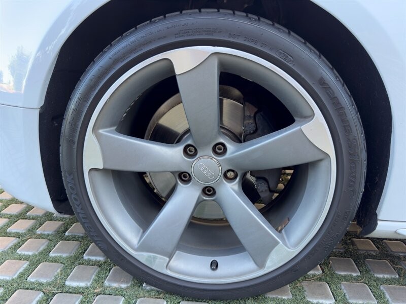 Audi A5 Vehicle Full-screen Gallery Image 19