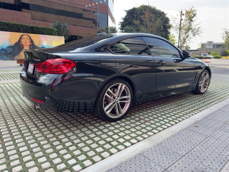 BMW 4 Series Vehicle Full-screen Gallery Image 7