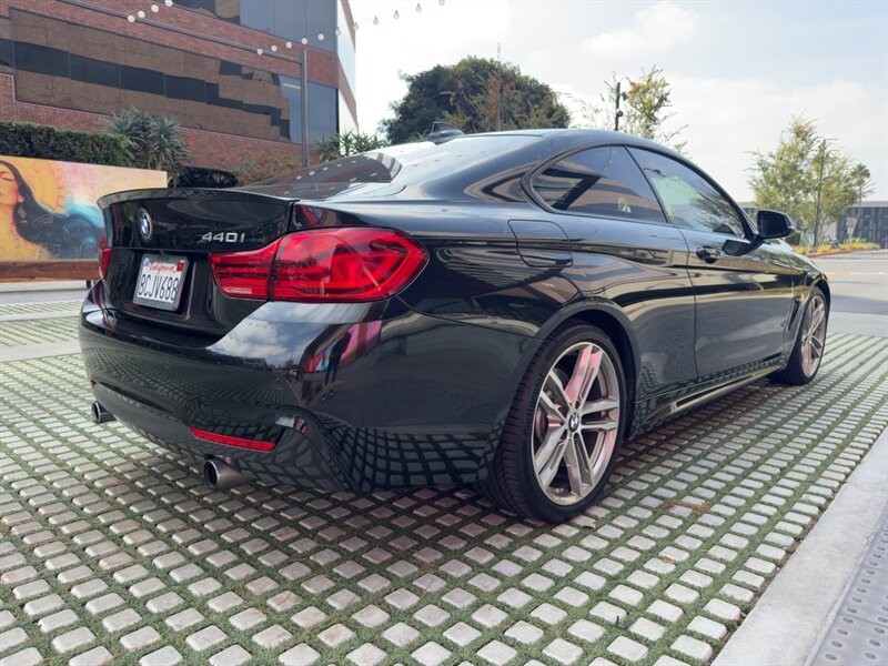 BMW 4 Series Vehicle Full-screen Gallery Image 8