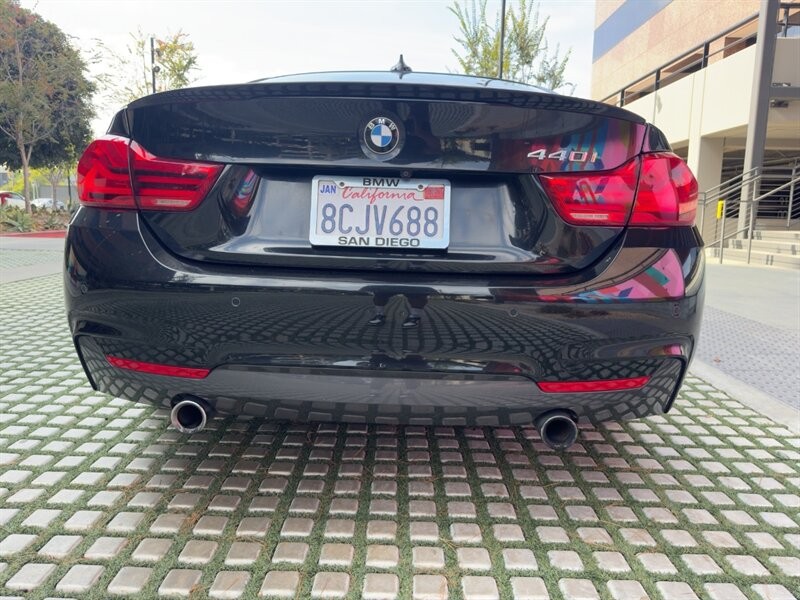 BMW 4 Series Vehicle Full-screen Gallery Image 9