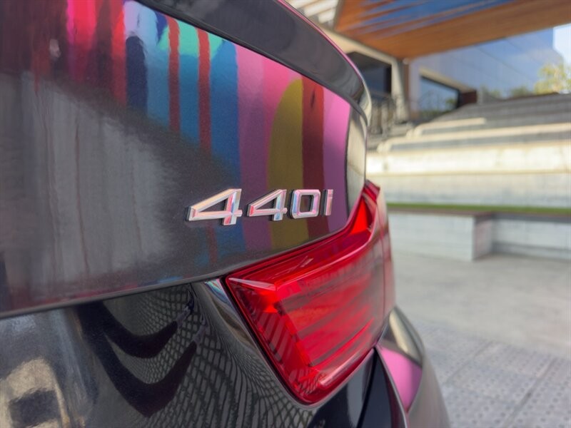 BMW 4 Series Vehicle Full-screen Gallery Image 13