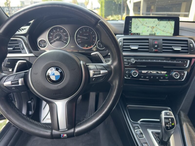 BMW 4 Series Vehicle Full-screen Gallery Image 15