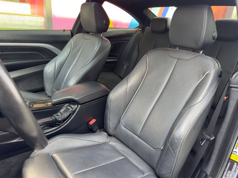 BMW 4 Series Vehicle Full-screen Gallery Image 16