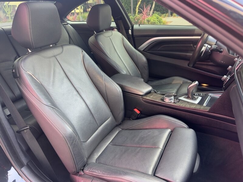 BMW 4 Series Vehicle Full-screen Gallery Image 19