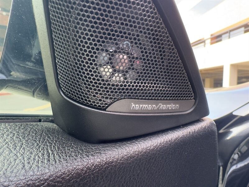 BMW 4 Series Vehicle Full-screen Gallery Image 22