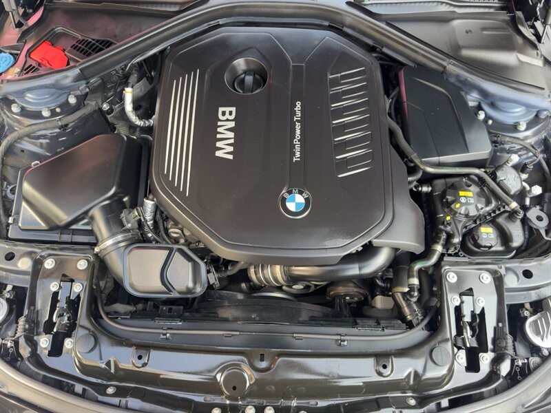 BMW 4 Series Vehicle Full-screen Gallery Image 23