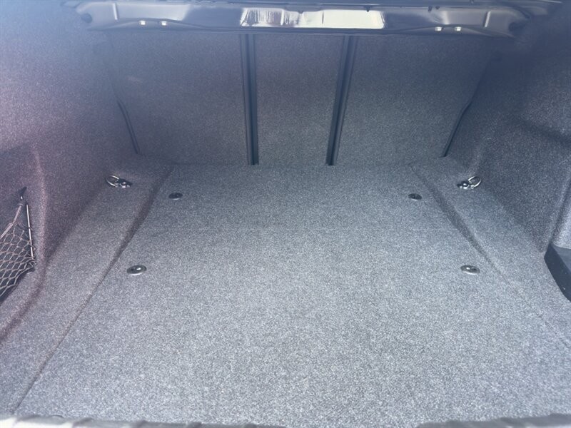 BMW 4 Series Vehicle Full-screen Gallery Image 26