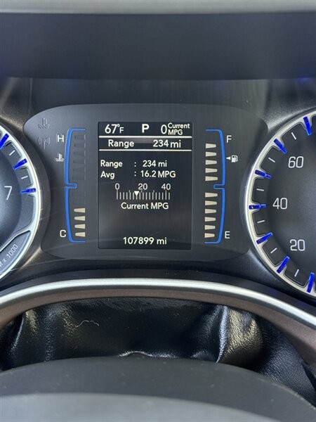 Chrysler Pacifica Vehicle Full-screen Gallery Image 11