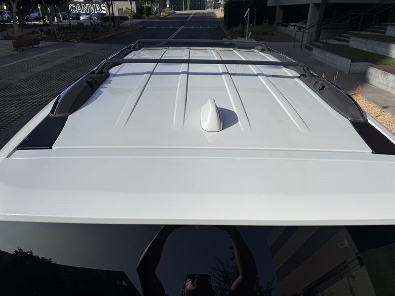 Chrysler Pacifica Vehicle Full-screen Gallery Image 10