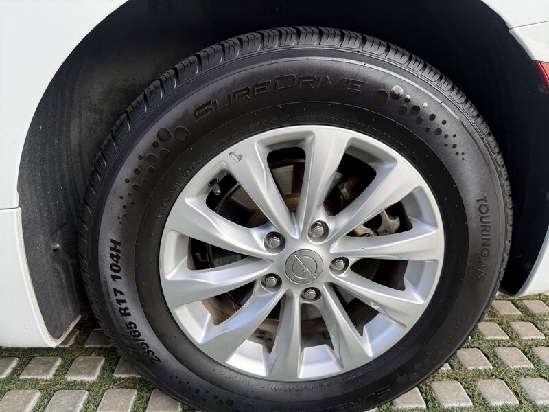 Chrysler Pacifica Vehicle Full-screen Gallery Image 34