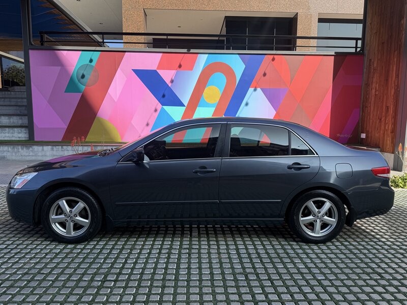 Honda Accord Sedan Vehicle Full-screen Gallery Image 2