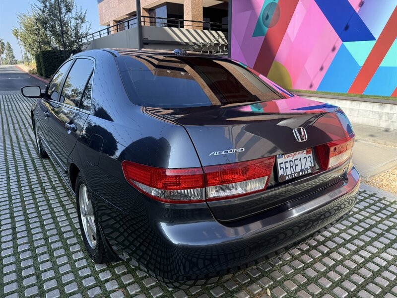 Honda Accord Sedan Vehicle Full-screen Gallery Image 3