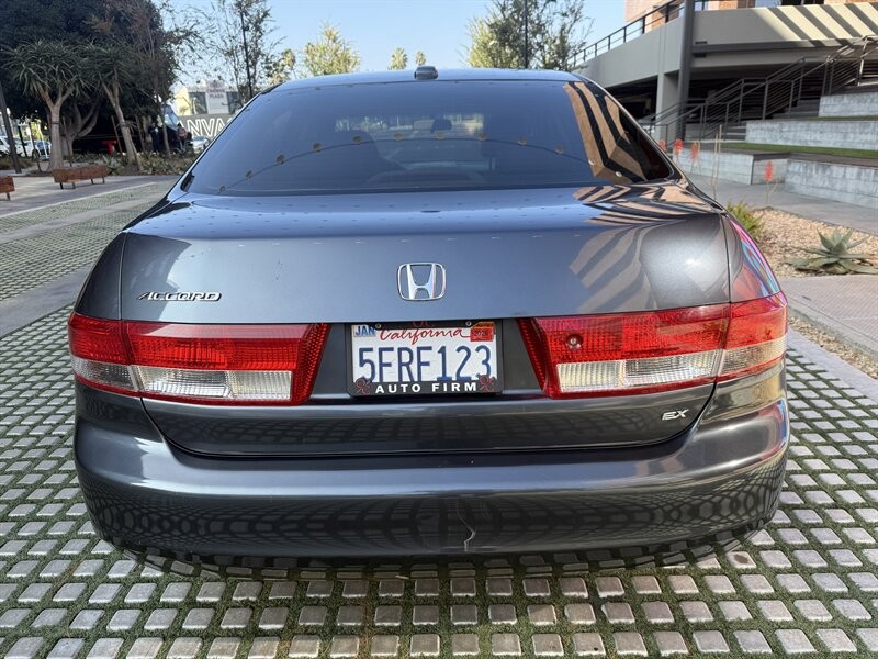 Honda Accord Sedan Vehicle Full-screen Gallery Image 4