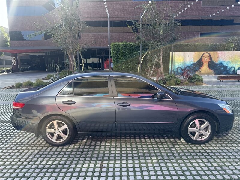 Honda Accord Sedan Vehicle Full-screen Gallery Image 6