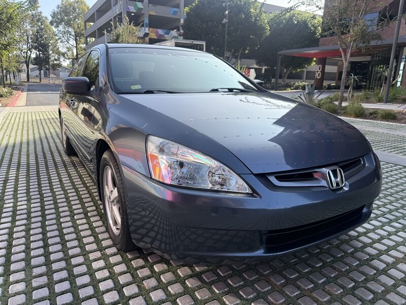 Honda Accord Sedan Vehicle Full-screen Gallery Image 7