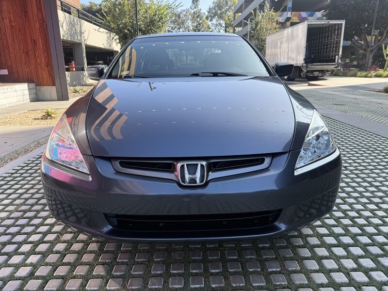 Honda Accord Sedan Vehicle Full-screen Gallery Image 8