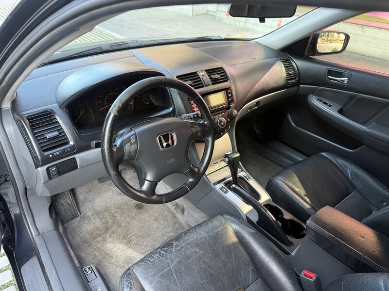 Honda Accord Sedan Vehicle Full-screen Gallery Image 11