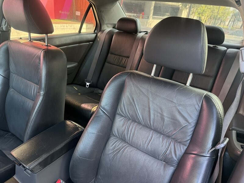 Honda Accord Sedan Vehicle Full-screen Gallery Image 13