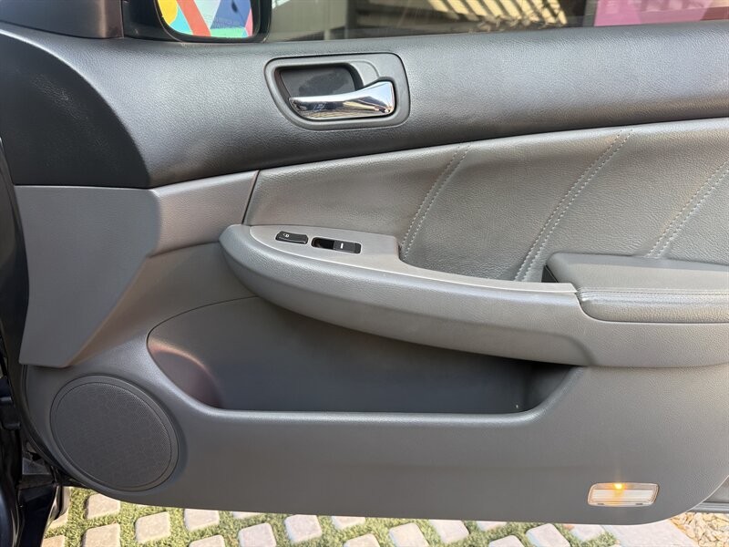 Honda Accord Sedan Vehicle Full-screen Gallery Image 20