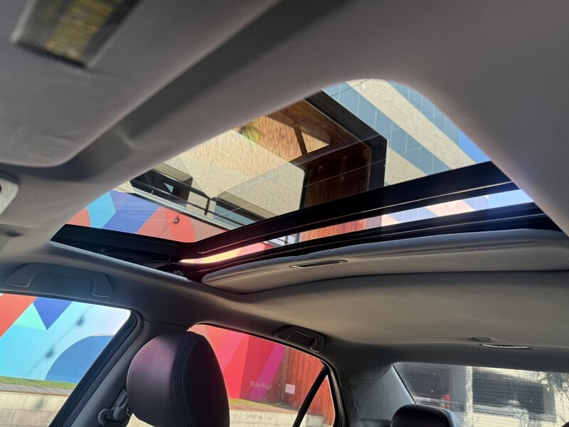 Honda Accord Sedan Vehicle Full-screen Gallery Image 24