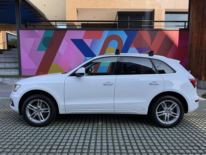 Audi Q5 Vehicle Full-screen Gallery Image 02