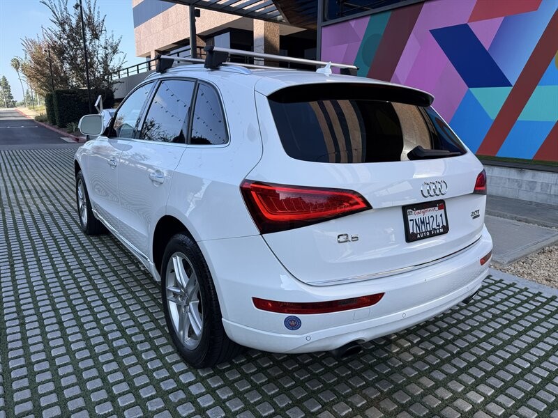 Audi Q5 Vehicle Full-screen Gallery Image 03