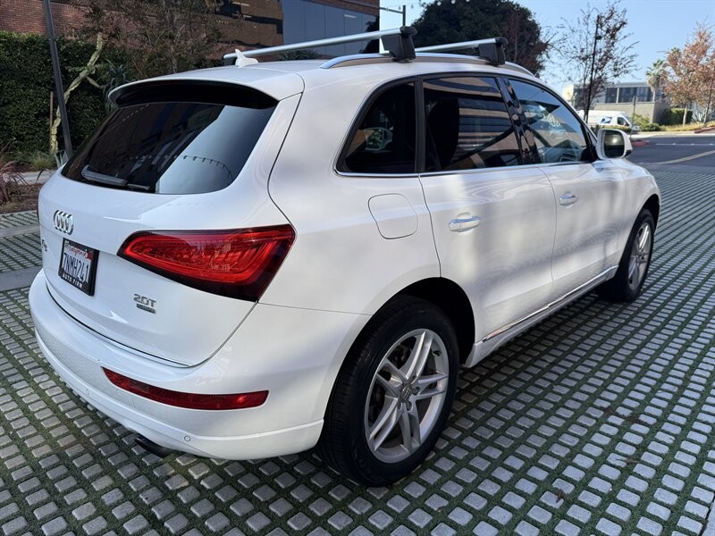 Audi Q5 Vehicle Full-screen Gallery Image 05