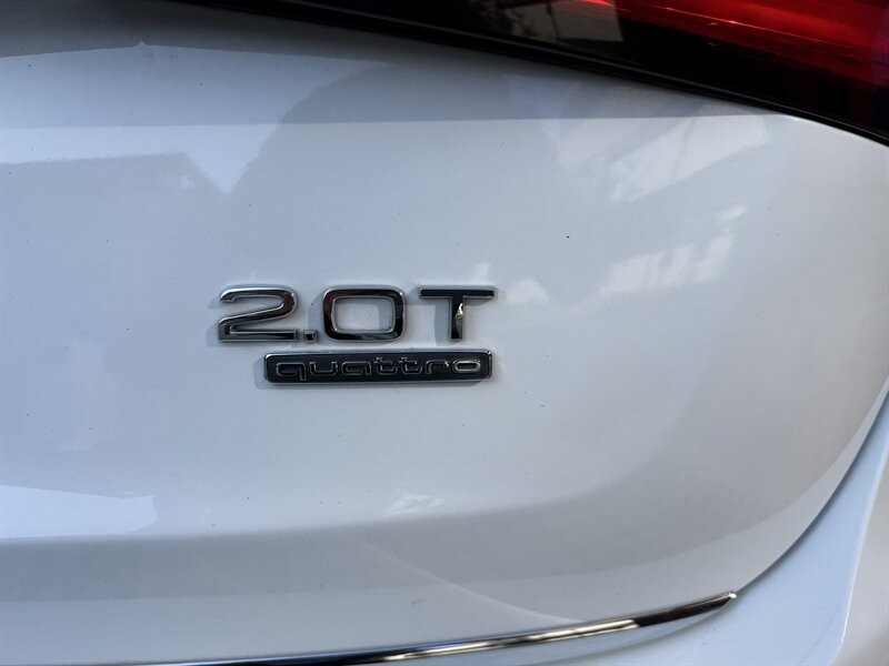 Audi Q5 Vehicle Full-screen Gallery Image 11