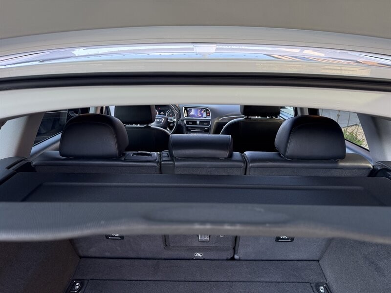 Audi Q5 Vehicle Full-screen Gallery Image 15